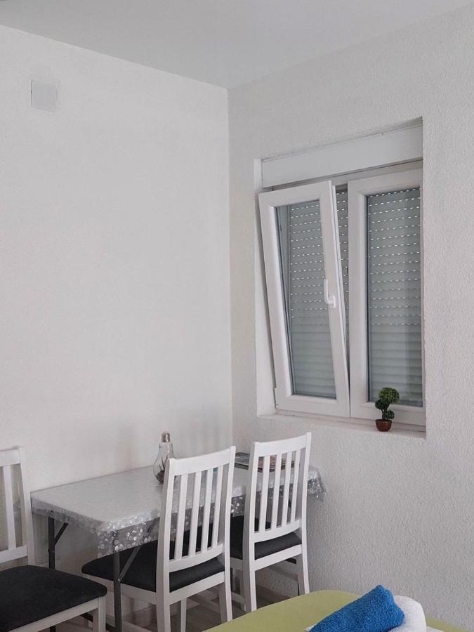 Apartment Iva Bijela Bagian luar foto