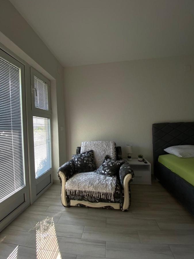 Apartment Iva Bijela Bagian luar foto