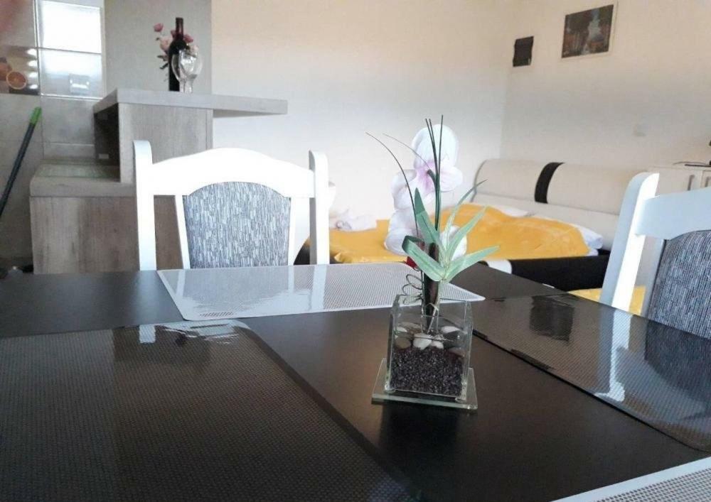 Apartment Iva Bijela Bagian luar foto