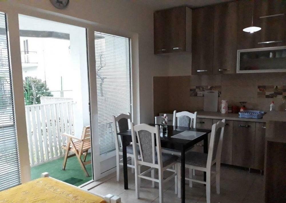 Apartment Iva Bijela Bagian luar foto