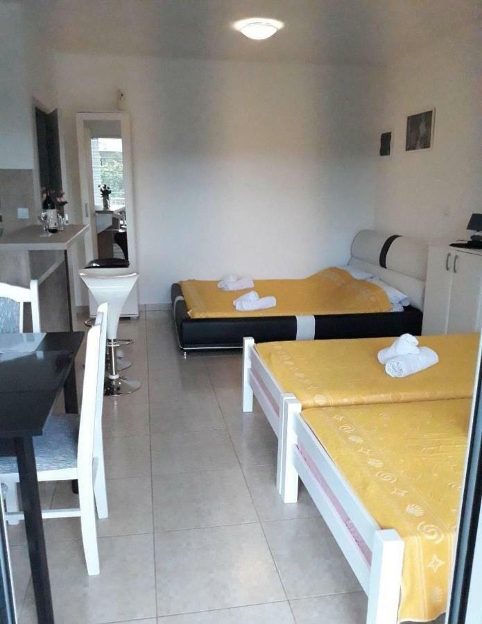 Apartment Iva Bijela Bagian luar foto
