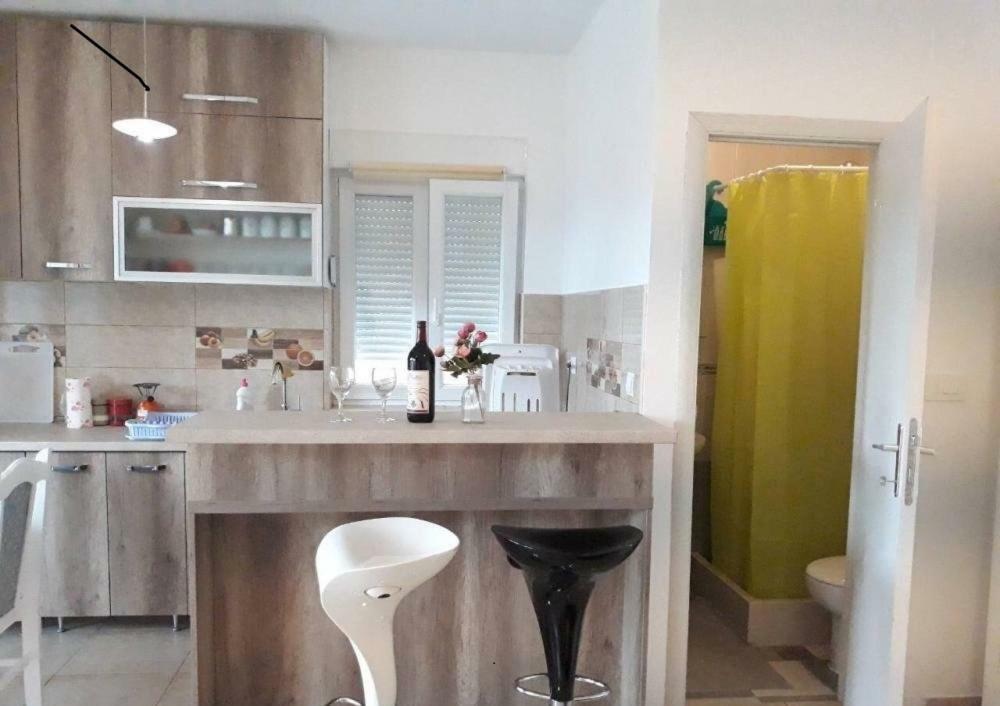 Apartment Iva Bijela Bagian luar foto